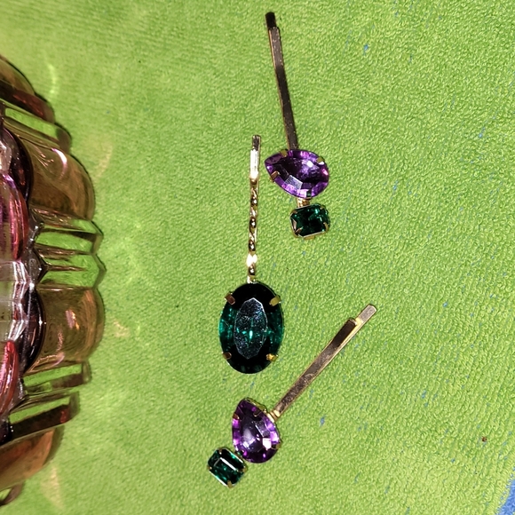 3 Bobby pins purple and green stones - Picture 3 of 3